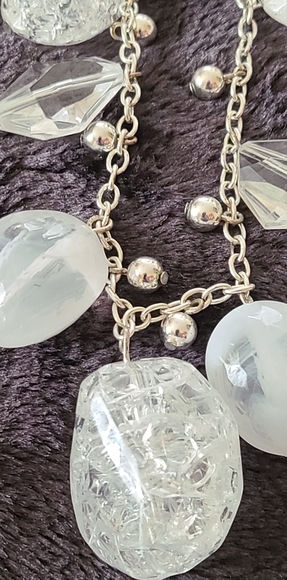 BOGO*     White crackled stones ring & necklace set - Picture 4 of 4